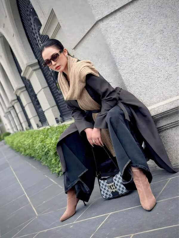 gái đeo kính thủ dâm 21