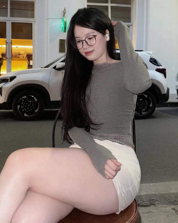 gái đeo kính thủ dâm 37