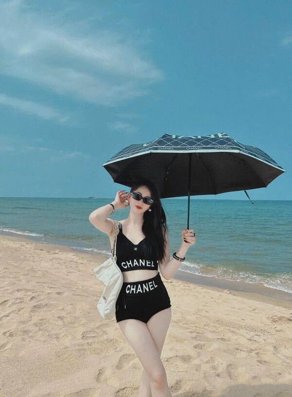 gái mặc bikini bơi 19