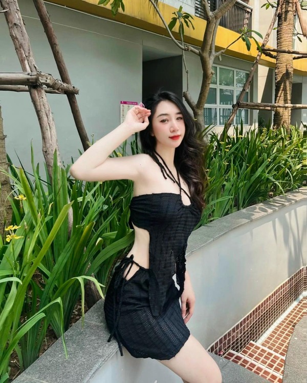 gái mặc bikini bơi 21