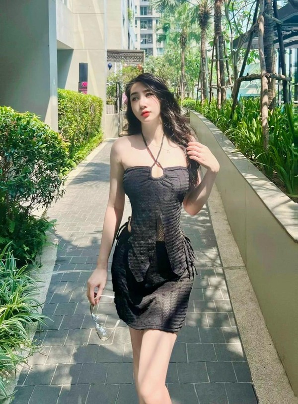 gái mặc bikini bơi 22