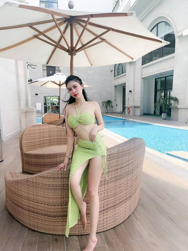 gái mặc bikini bơi 28
