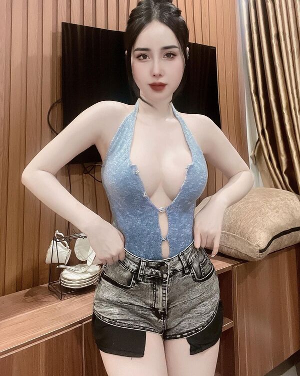 Gái xinh nóng bỏng 1