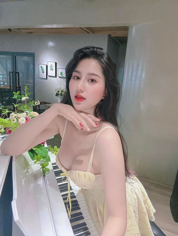 gái xinh hở ngực 21